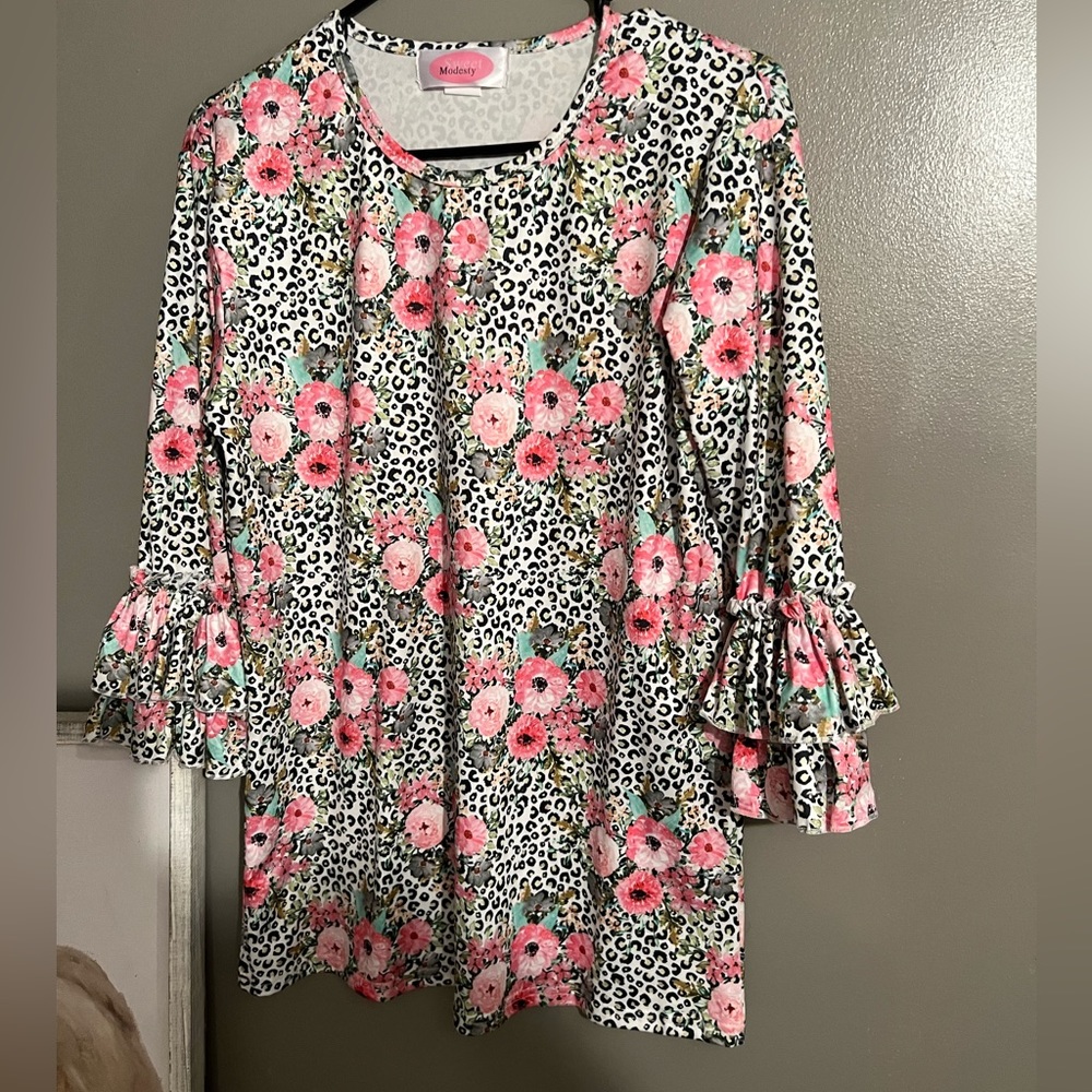 Women’s belle sleeve top